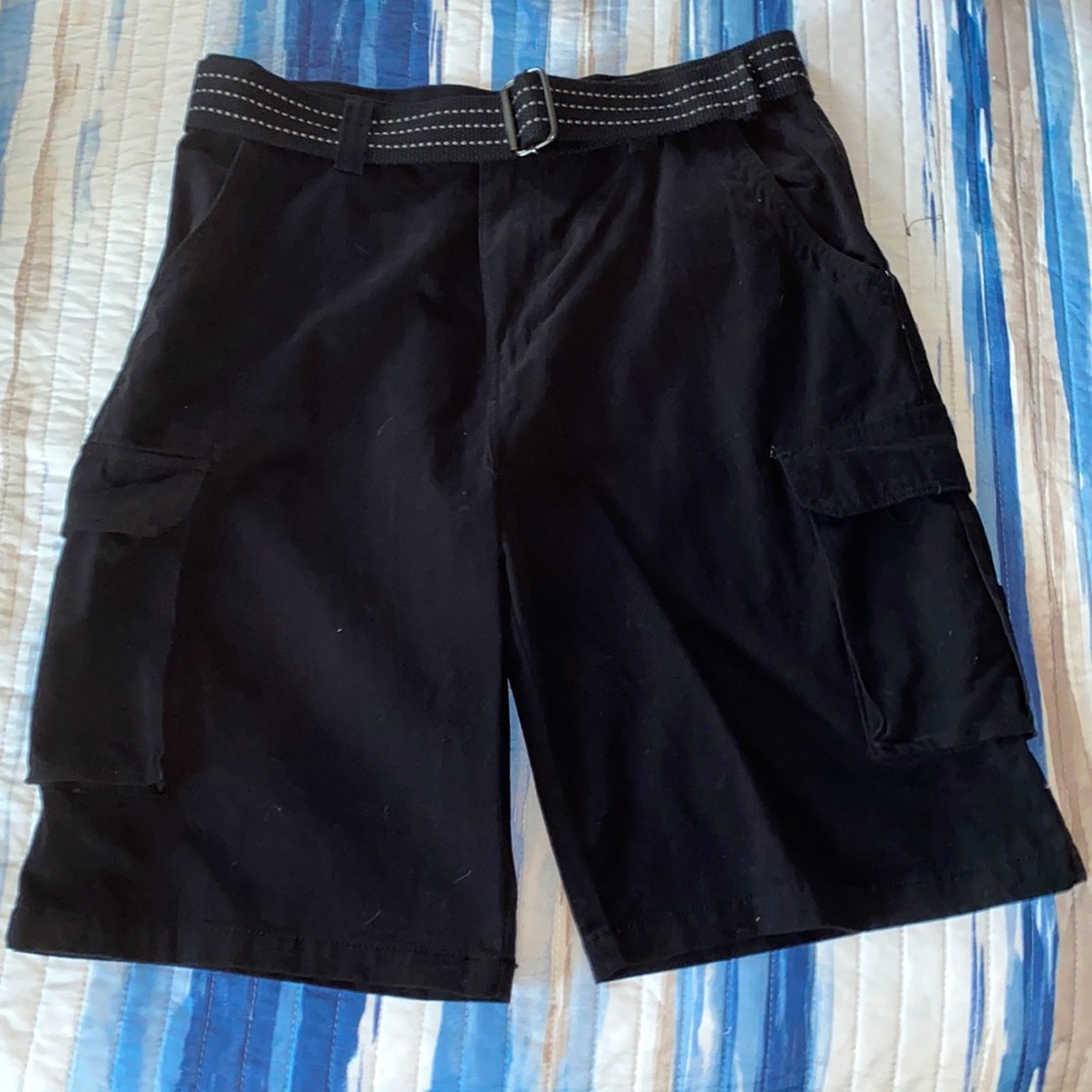 Men’s cargo shorts with belt